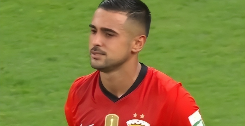 而在他们两, 按照惯例, gtimg