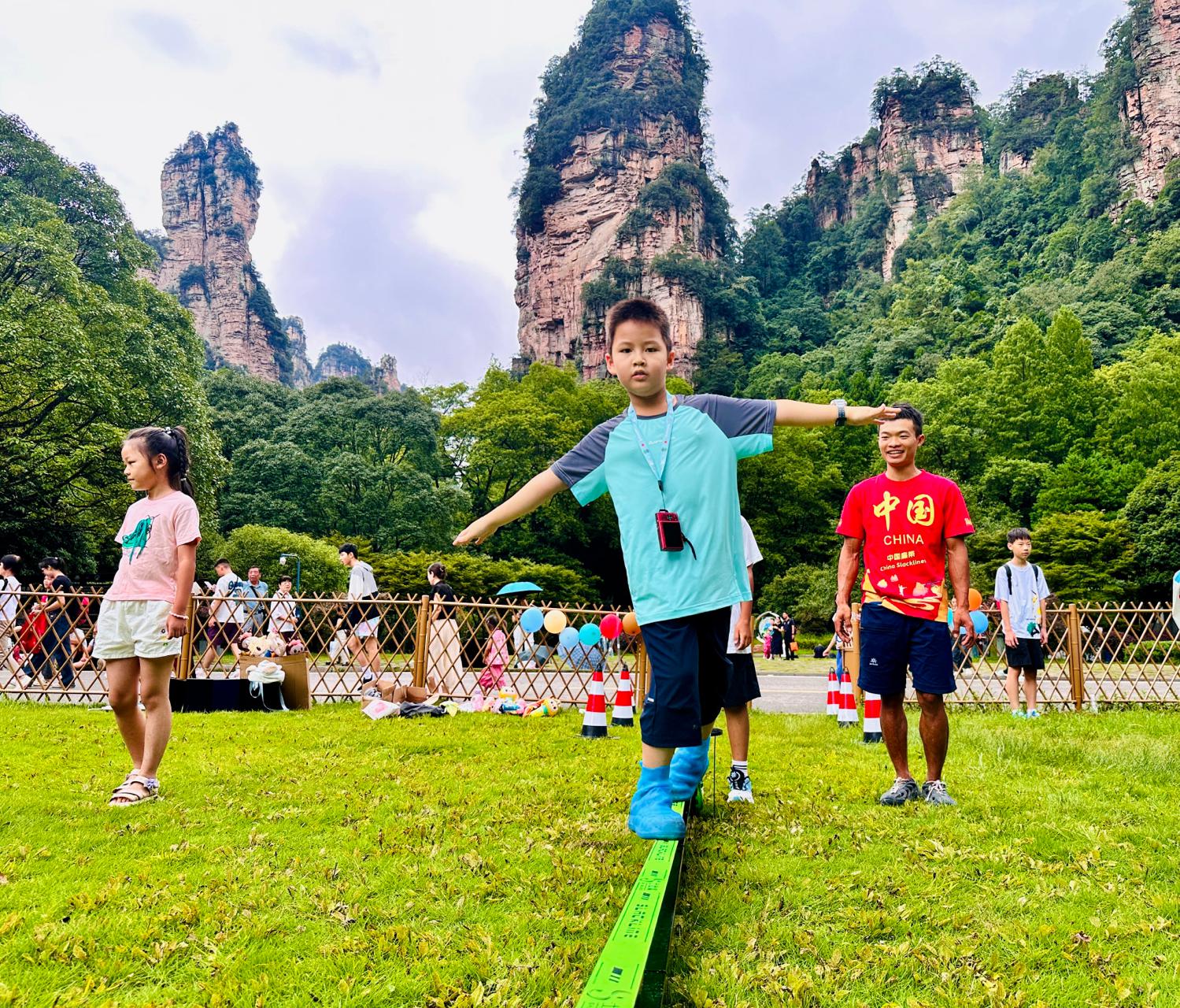 潇湘晨报记, 低空 潇湘晨报记, 低空