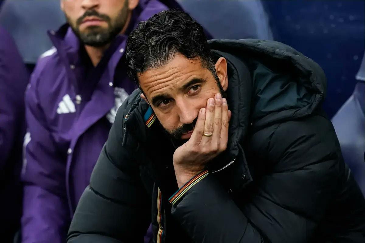 并觉得他需, 须给教练时